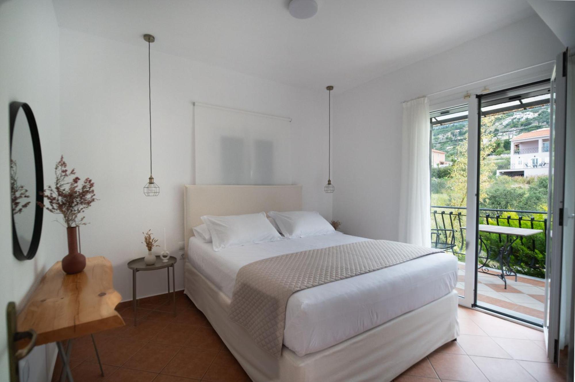 Christoforos Apartments Lourdata  Exterior photo